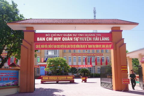 Chấm thi doanh trại chính quy, xanh, sạch, đẹp tại Ban Chỉ huy Quân sự huyện Hải Lăng, tỉnh Quảng Trị