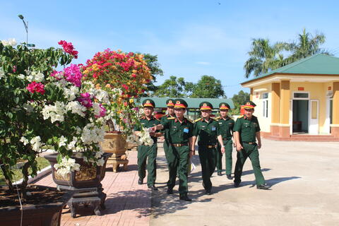 Chấm thi doanh trại chính quy, xanh, sạch, đẹp tại Ban Chỉ huy Quân sự Thị xã Quảng Trị