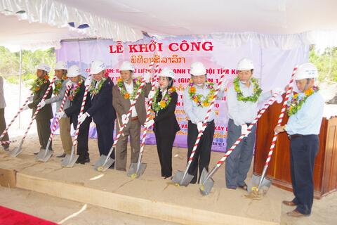 Lễ khởi công xây dựng Nhà thờ liệt sĩ và doanh trại Đội 584, Bộ CHQS tỉnh Quảng Trị tại tỉnh Savannakhet (Lào)