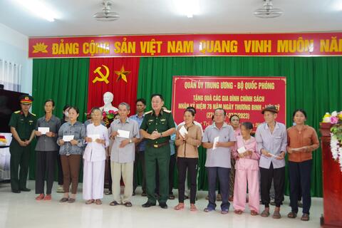 Đoàn công tác Quân ủy Trung ương Bộ Quốc phòng tri ân trên địa bàn tỉnh Quảng Trị