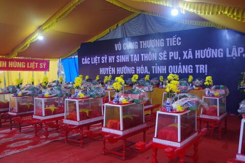 Tổ chức trang trọng lễ truy điệu, an táng 30 hài cốt liệt sĩ quy tập tại thôn Sê Pu, xã Hướng Lập, huyện Hướng Hóa