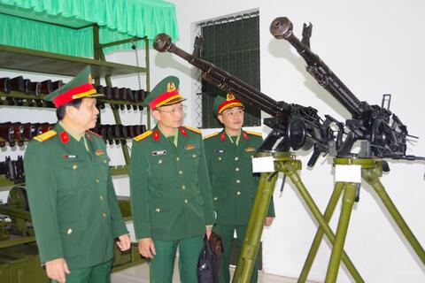 Quân khu 4 kiểm tra tháng đầu huấn luyện tại Bộ CHQS tỉnh Quảng Trị