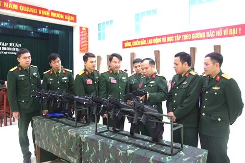 Bộ Chỉ huy Quân sự tỉnh Quảng Trị tổ chức Khai mạc lớp tập huấn sử dụng súng Tiểu liên 7,62 mm STV022