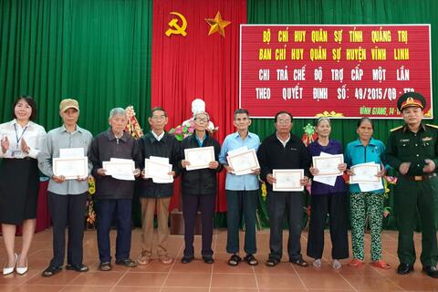 Thêm 454 đối tượng chính sách trên địa bàn xã Vĩnh Giang nhận chế độ trợ cấp 1 lần theo Quyết định 49 của Thủ tướng Chính phủ