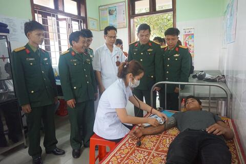 Bộ chỉ huy quân sự tỉnh Quảng Trị kiểm tra công tác khám tuyển nghĩa vụ quân sự tại huyện Đakrông.