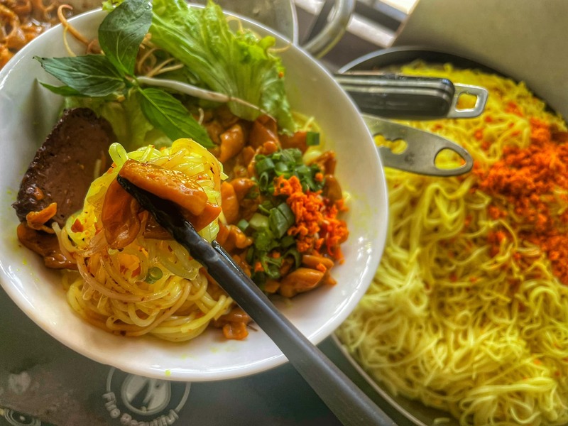 Bún nghệ lòng heo