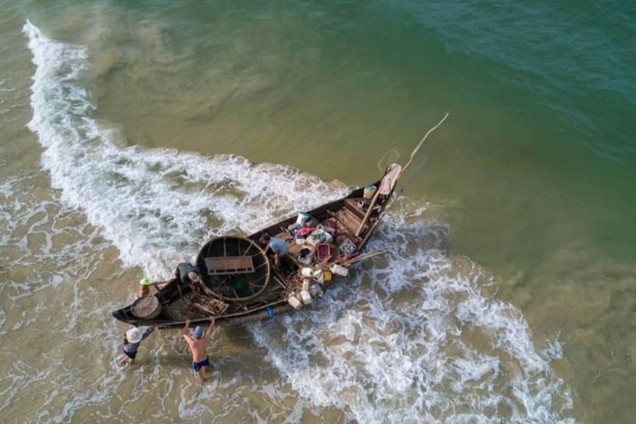 Thiên nhiên và văn hóa địa phương tại biển Triệu Lăng