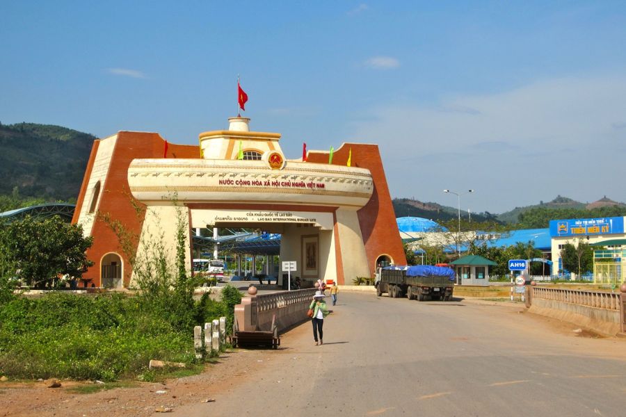 Thủ tục qua cửa khẩu Lao Bảo