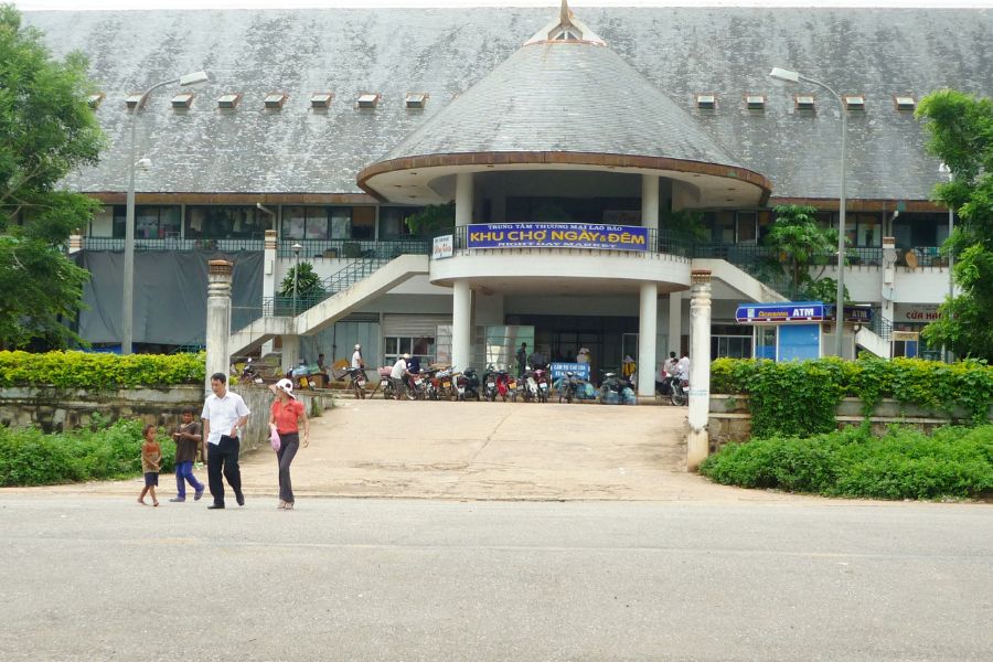 Trung tâm thương mại Lao Bảo