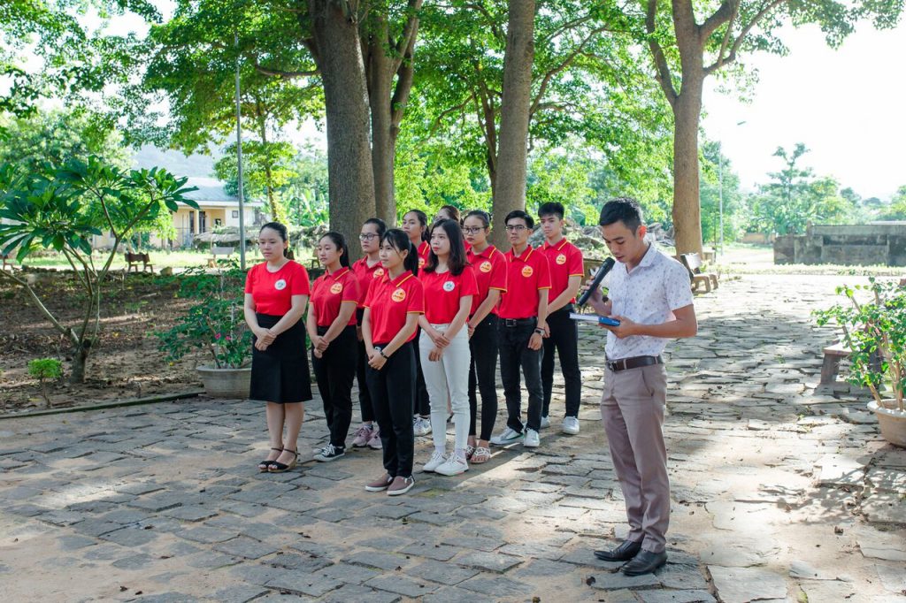 Tham quan nhà tù Lao Bảo