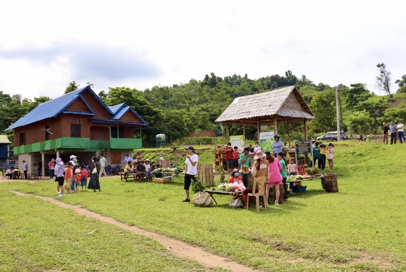 Bản làng ven sông Đakrông