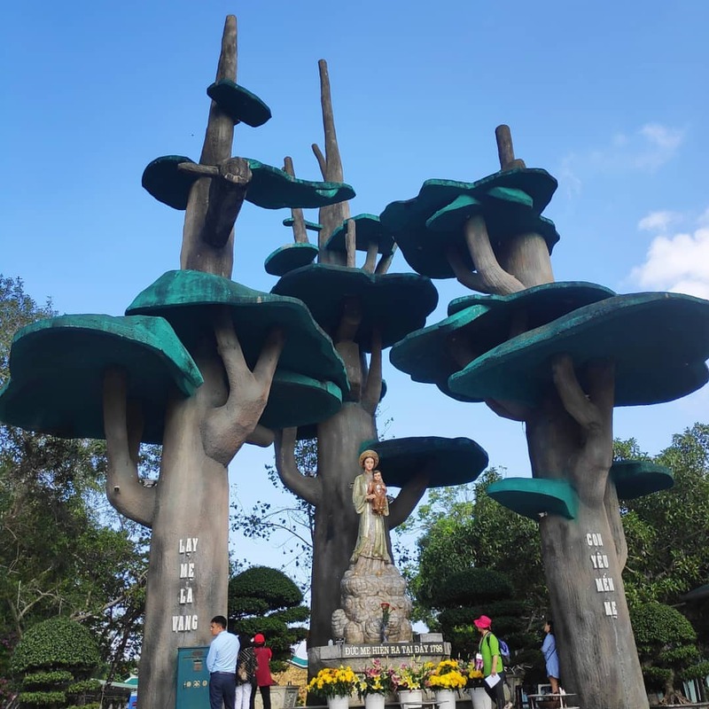 Đường đến Thánh địa Đức Mẹ La Vang