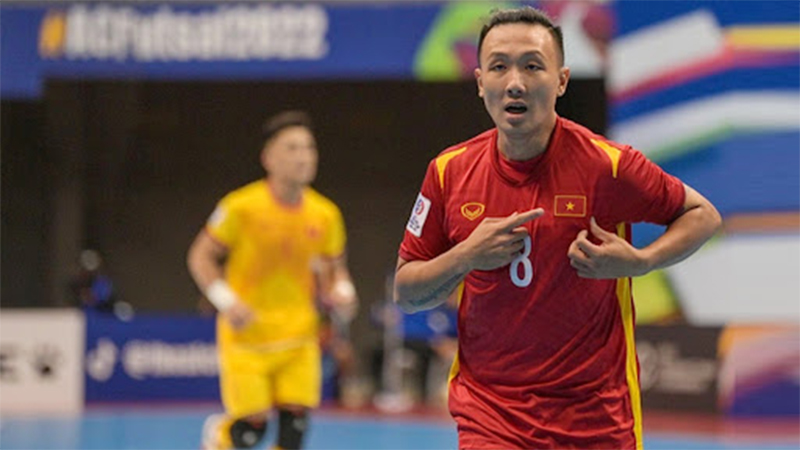 Pivot Nguyễn Minh Trí trong màu áo đội tuyển